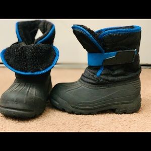 Kid snow boots